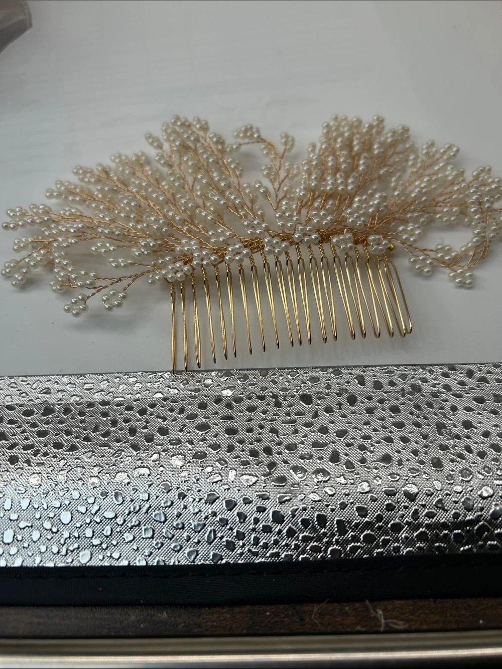 Gold Pearl Spray Hair Comb - Elegant White Pearl Accent
